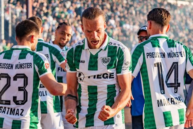 09 05 2025, Preussen Münster vs Hertha BSC, 2 Bundesliga, 33 Matchday Goal for 2 0 by Jorrit Hendrix Preussen Muenster, 20 and cheering with Marc Lorenz Preussen Muenster, 18 Haralambos Makridis Preussen Muenster, 14 Important note According to the regulations of the DFL German Football League and the DFB German Football Association, it is prohibited to use photographs taken in the stadium and or of the match in the form of sequential images and or video-like photo series Copyright: xBahhoxKarax