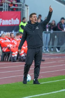 Head coach Miroslave Klose 1 FC Nuernberg gesticulates, 1 FC Nuernberg vs 1 FC Koeln Football, 2 Bundesliga, DFL, Season 2024 2025, Rückrunde, 33 Spieltag, 09 05 2025 DFB regulations prohibit any use of photographs as image sequences and or quasi video Copyright: xkolbert-press MartinxAgüerax