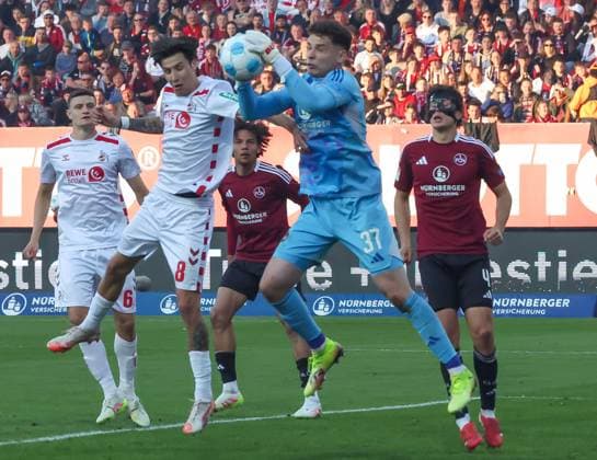 Michal Kukucka 37 1FC Nuernberg haelt einen Flankenball, 1 FC Nuernberg vs 1 FC Koeln Fußball, 2 Bundesliga, DFL, Saison 2024 2025, Rueckrunde, 33 Spieltag, 09 05 2025 DFB regulations prohibit any use of photographs as image sequences and or quasi video Copyright: xkolbert-press MartinxAgüerax
