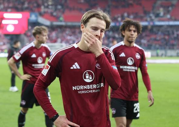 09 05 2025 Soccer Season 2024 2025 2 Soccer Bundesliga 33 Matchday 1 FC Nürnberg FCN Club 1 FC Köln Sportfoto Zink DaMa xdaxmax DFL regulations prohibit any use of photographs as image sequences and or quasi video only for editorial use Tim Drexler 5, 1 FC Nürnberg FCN Caspar Jander 20, 1 FC Nürnberg FCN Janis Antiste 28, 1 FC Nürnberg FCN disappointed Disappointment after the end of the match