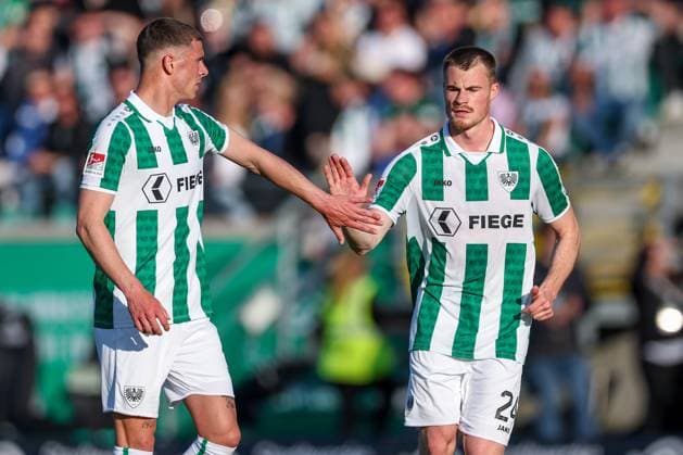 09 05 2025, Fußball, Preußen Münster Hertha BSC, 2 Fußball Bundesliga, 33 Spieltag, Preußenstadion, Saison 2024 2025 Rico Preißinger Preussen Muenster 21 neben Niko Koulis Preussen Muenster 24 DFB regulations prohibit any use of photographs as image sequences and or quasi video Nordrhein Westfalen Germany