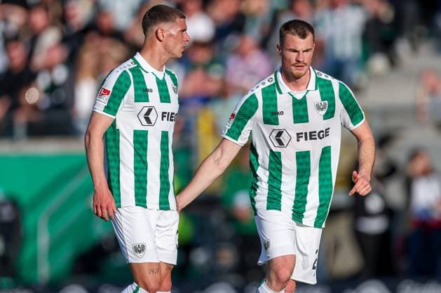 09 05 2025, Fußball, Preußen Münster Hertha BSC, 2 Fußball Bundesliga, 33 Spieltag, Preußenstadion, Saison 2024 2025 Rico Preißinger Preussen Muenster 21 neben Niko Koulis Preussen Muenster 24 DFB regulations prohibit any use of photographs as image sequences and or quasi video Nordrhein Westfalen Germany