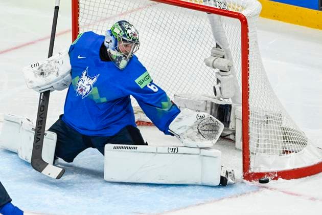 STOCKHOLM, SWEDEN 20250510 Slovakia s goalkeeper Lukas Horak in action during the IIHF Ice Hockey World Championship group A match between Slovakia and Canada at Avicii Arena in Stockholm, Sweden, on May 10, 2025 STOCKHOLM SWEDEN x10080x  Copyright: xFredrikxSandberg TTx ICE HOCKEY WC SLOVAKIA-CANADA