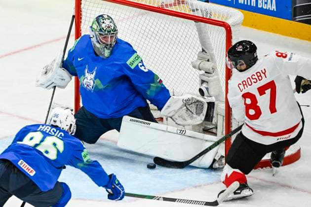 STOCKHOLM, SWEDEN 20250510 Canada s Sidney Crosby right tries to score at Slovenia s goalkeeper Lukas Horak in action during the IIHF Ice Hockey World Championship group A match between Slovenia and Canada at Avicii Arena in Stockholm, Sweden, on May 10, 2025 STOCKHOLM SWEDEN x10080x  Copyright: xFredrikxSandberg TTx ICE HOCKEY WC SLOVENIA-CANADA