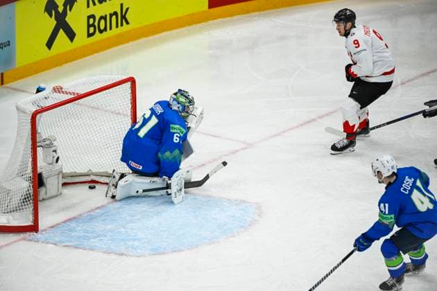STOCKHOLM, SWEDEN 20250510 Canada s Nate MacKinnon 9 scores at Slovenia s goalkeeper Lukas Horak during the IIHF Ice Hockey World Championship group A match between Slovenia and Canada at Avicii Arena in Stockholm, Sweden, on May 10, 2025 STOCKHOLM SWEDEN x10080x  Copyright: xFredrikxSandberg TTx ICE HOCKEY WC SLOVENIA-CANADA