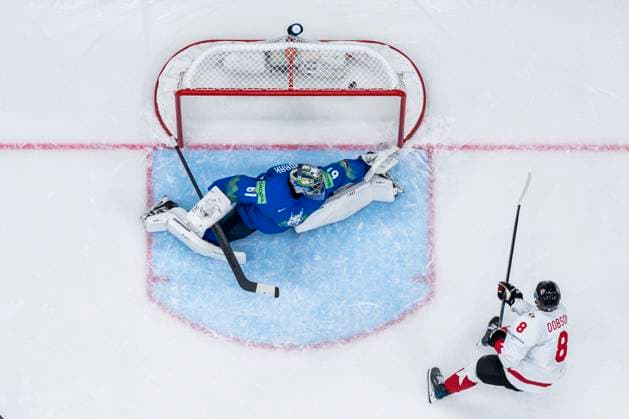 250510 Noah Dobson of Canada scores the 0 4 goal behind goalkeeper Lukas Horak of Slovenia during the 2025 IIHF Ice Hockey World Championship group stage game between Slovenia and Canada on May 10, 2025 in Stockholm Photo Maxim Thore BILDBYRAN kod MT MT0810 ishockey ice hockey ishockey vm 2025 vm 2025 iihf world championship slovenia kanada canada bbeng gruppspel  Copyright: MAXIMxTHORE BB250510MT051