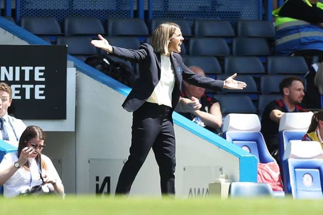 Head Chelsea Women s coach Sonia Bompastor pictured from the sidelines Chelsea v Liverpool, Football, Barclays Women s Super League, Stamford Bridge, London, UK - 10 05 25 EDITORIAL USE ONLY No use with unauthorised audio, video, data, fixture lists (outside the EU), club league logos or live services. Online in-match use limited to 45 images (+15 in extra time). No use to emulate moving images. No use in betting, games or  Copyright: xAnthonyxHanc Shutterstockx 15292910k