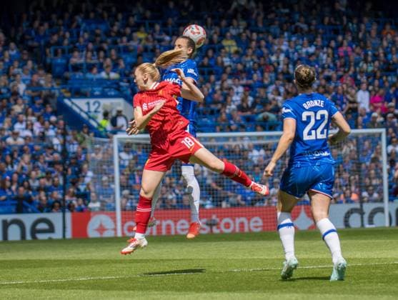Stamford Bridge, London, England, 10th May 2025: Nathalie Bjorn (14 Chelsea) and Marie Hobinger (14 Liverpool) challenge for a header during the match between Chelsea and Liverpool in the Barclays Womens Super League at Stamford Bridge, London, England on Saturday 10th May 2025. (Claire Jeffrey SPP) Copyright: xClairexJeffreyx xSPPx spp-en-ClJeSp-CJ-SPP-CHEvLIV024