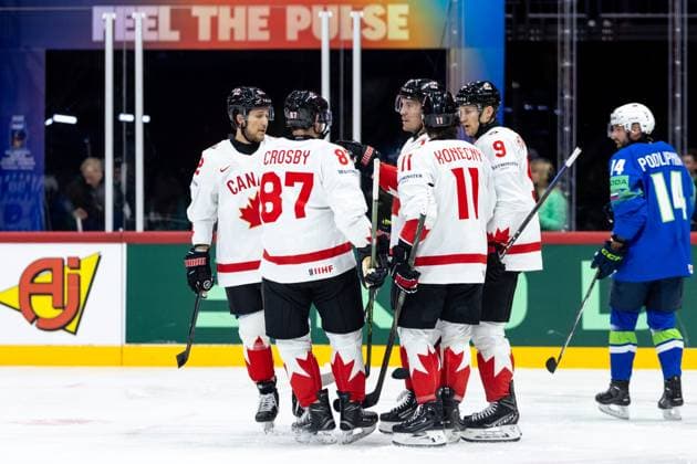 Ice hockey, Eishockey - IIHF WC 2025 STOCKHOLM,SWEDEN,10.MAY.25 - ICE HOCKEY - IIHF Ice Hockey World Championship, WM, Weltmeisterschaft 2025, group stage, Slovenia vs Canada. Image shows the rejoicing of Canada.  GEPAxpictures xMaticxKlansek