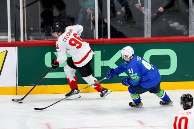 Ice hockey, Eishockey - IIHF WC 2025 STOCKHOLM,SWEDEN,10.MAY.25 - ICE HOCKEY - IIHF Ice Hockey World Championship, WM, Weltmeisterschaft 2025, group stage, Slovenia vs Canada. Image shows Macklin Celebrini (CAN) and Jan Cosic (SLO).  GEPAxpictures xMaticxKlansek