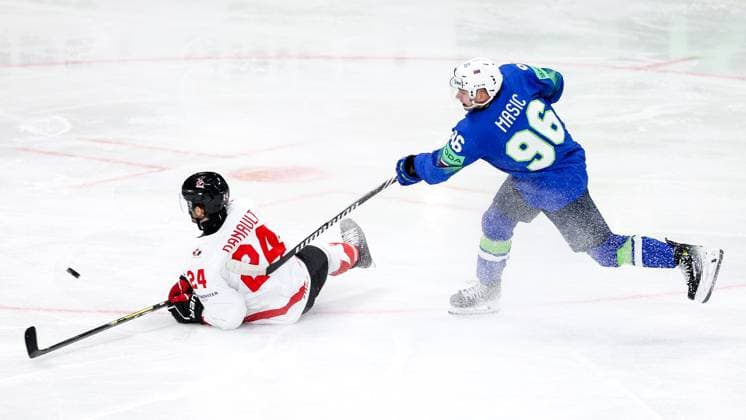 Ice hockey, Eishockey - IIHF WC 2025 STOCKHOLM,SWEDEN,10.MAY.25 - ICE HOCKEY - IIHF Ice Hockey World Championship, WM, Weltmeisterschaft 2025, group stage, Slovenia vs Canada. Image shows Phillip Danault (CAN) and Bine Masic (SLO).  GEPAxpictures xMaticxKlansek