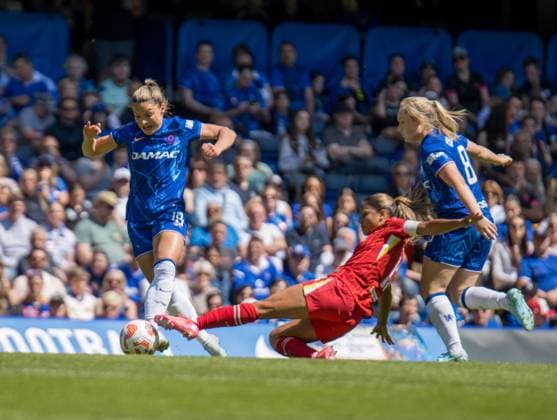 Stamford Bridge, London, England, 10th May 2025: Johanna Rytting Kaneryd (19 Chelsea) wins the ball during the match between Chelsea and Liverpool in the Barclays Womens Super League at Stamford Bridge, London, England on Saturday 10th May 2025. (Claire Jeffrey SPP) Copyright: xClairexJeffreyx xSPPx spp-en-ClJeSp-CJ-SPP-CHEvLIV053