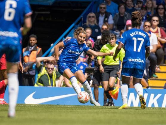 Stamford Bridge, London, England, 10th May 2025: Johanna Rytting Kaneryd (19 Chelsea) puts a cross in during the match between Chelsea and Liverpool in the Barclays Womens Super League at Stamford Bridge, London, England on Saturday 10th May 2025. (Claire Jeffrey SPP) Copyright: xClairexJeffreyx xSPPx spp-en-ClJeSp-CJ-SPP-CHEvLIV054