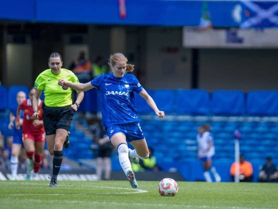 Stamford Bridge, London, England, 10th May 2025: Sjoeke Nusken (6 Chelsea) puts a cross in during the match between Chelsea and Liverpool in the Barclays Womens Super League at Stamford Bridge, London, England on Saturday 10th May 2025. (Claire Jeffrey SPP) Copyright: xClairexJeffreyx xSPPx spp-en-ClJeSp-CJ-SPP-CHEvLIV056