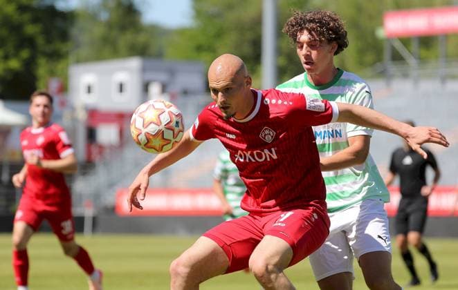 10 05 2025, Men, Soccer, Season 2024 2025, Regionalliga Bayern, 33 Matchday FC Wuerzburger Kickers SpVgg Greuther Fuerth II v li Alem Japaur FC Wuerzburger Kickers , Raul Marita SpVgg Greuther Fuerth II Wuerzburg AKON ARENA Bayern Germany