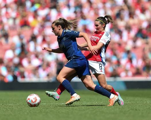 North London, England, May 10 2025: Ella Toone (7 Manchester United, ManU on the ball is challenged by Mariona Caldentey (8 Arsenal) during the Barclays Womens Super League game between Arsenal and Manchester United at Emirates Stadium in North London, England. (Jay Patel SPP) Copyright: xJayxPatel SPPx spp-en-JaPa-ARSvMU_20250510_0097