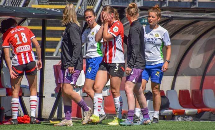 Sparta Stadion Rotterdam, 10th may 2025 Gwyneth Hendriks (3 PSV) injured at the TOTO KNVB CUP Final game between PSV and FC Twente women at Sparta Stadion stadion, Netherlands. (Arne van der Ben SPP) Copyright: xArnexvanxderxBenx xSPPx spp-en-ArVaDeBeSp-SPO-21