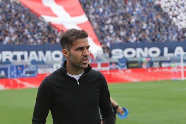 ComoÕs Como 1907 s head coach Cesc Fabregas in action during the Serie A Enilive 2024 2025 soccer match between Como and Cagliari at the Giuseppe Sinigaglia stadium in Como, north Italy - Saturday May 10 2025 - Soccer.  Copyright: xAntonioxSaia LaPressex