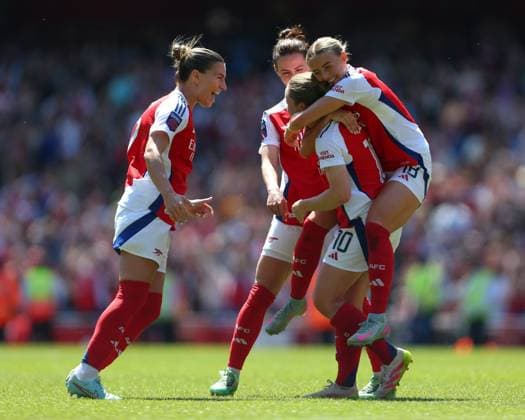 North London, England, May 10 2025: Players of Arsenal celebrate with goalscorer Kim Little (10 Arsenal) during the Barclays Womens Super League game between Arsenal and Manchester United, ManU at Emirates Stadium in North London, England. (Jay Patel SPP) Copyright: xJayxPatel SPPx spp-en-JaPa-ARSvMU_20250510_0102