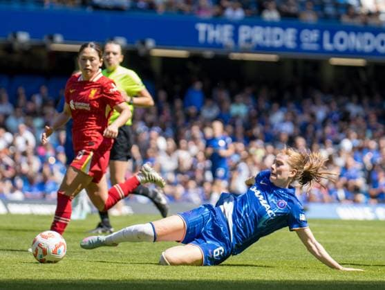 Stamford Bridge, London, England, 10th May 2025: Sjoeke Nusken (6 Chelsea) with a lunge during the match between Chelsea and Liverpool in the Barclays Womens Super League at Stamford Bridge, London, England on Saturday 10th May 2025. (Claire Jeffrey SPP) Copyright: xClairexJeffreyx xSPPx spp-en-ClJeSp-CJ-SPP-CHEvLIV071