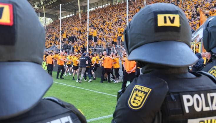 Mannheim, 10 05 2025, Carl Benz Stadion, Soccer, 3 Liga, 37 Matchday , SV Waldhof Mannheim vs SG Dynamo Dresden , Dresden cheers after the match Dynamo is promoted to the 2 Bundesliga , In the picture Dynamo fans celebrate police inside , For editorial use only Only editorial use , DFB DFL regulations prohibit any use of photographs as image sequences and or quasi video , Picture Point
