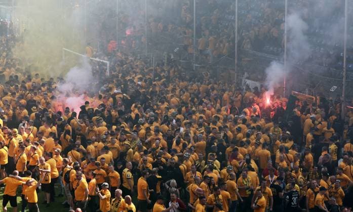 Mannheim, 10 05 2025, Carl Benz Stadion, Soccer, 3 Liga, 37 Matchday , SV Waldhof Mannheim vs SG Dynamo Dresden , Dresden cheers after the match Dynamo is promoted to the 2 Bundesliga , In the picture Dynamo fans celebrate police inside , For editorial use only Only editorial use , DFB DFL regulations prohibit any use of photographs as image sequences and or quasi video , Picture Point
