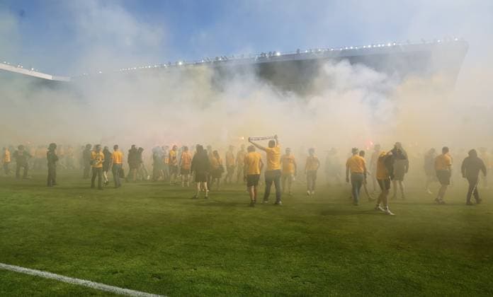Mannheim, 10 05 2025, Carl Benz Stadion, Soccer, 3 Liga, 37 Matchday , SV Waldhof Mannheim vs SG Dynamo Dresden , Dresden cheers after the match Dynamo is promoted to the 2 Bundesliga , In the picture Dynamo fans celebrate police inside , For editorial use only Only editorial use , DFB DFL regulations prohibit any use of photographs as image sequences and or quasi video , Picture Point