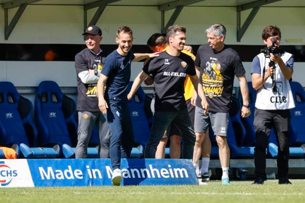 Dominik Glawogger SV Waldhof Mannheim coach and Thomas Stamm SG Dynamo Dresden, coach shortly before the end of the match , Football, 3 League, Matchday 37, 2024 2025, SV Waldhof Mannheim vs Dynamo Dresden, 10 05 2025, Carl Benz Stadion, Mannheim, Germany DFB REGULATIONS PROHIBIT ANY USE OF PHOTOGRAPHS AS IMAGE SEQUENCES AND OR QUASI VIDEO Mannheim Carl Benz Stadion Baden Württemberg Germany Copyright: xGrantxHubbsx