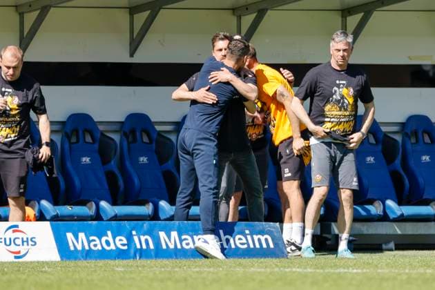 Dominik Glawogger SV Waldhof Mannheim coach and Thomas Stamm SG Dynamo Dresden, coach shortly before the end of the match , Football, 3 League, Matchday 37, 2024 2025, SV Waldhof Mannheim vs Dynamo Dresden, 10 05 2025, Carl Benz Stadion, Mannheim, Germany DFB REGULATIONS PROHIBIT ANY USE OF PHOTOGRAPHS AS IMAGE SEQUENCES AND OR QUASI VIDEO Mannheim Carl Benz Stadion Baden Württemberg Germany Copyright: xGrantxHubbsx