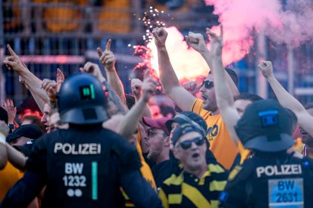 The Ultras of Dynamo Dresden cheer after the end of the game about the promotion and storm onto the pitch after the final whistle, cheering, storming the pitch, fans, audience, spectators, mood, atmosphere, stadium, climber, cheering after the final whistle, joy, cheers, cheer, cheerful, positive, happy, rejoice, optimistic, highlight, action, action, 10 05 2025, Mannheim Germany , Football, 3 Liga, SV Waldhof Mannheim SG Dynamo Dresden, DFB DFL REGULATIONS PROHIBIT ANY USE OF PHOTOGRAPHS AS IMAGE SEQUENCES AND OR QUASI VIDEO xozx