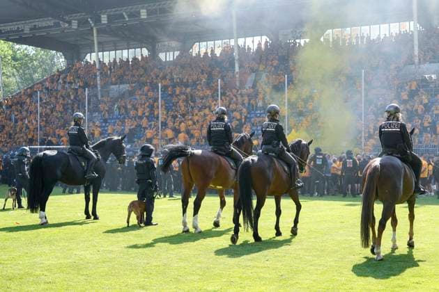 Increased police presence at the match, police officers in the stadium, police presence, police protection, police on duty, security, stadium security, symbol photo, symbol image, symbol, high-risk match, high-security match, soccer match with an increased security risk, the match was classified in advance as a high-risk match, 10 05 2025, Mannheim Germany , Football, 3 Liga, SV Waldhof Mannheim SG Dynamo Dresden, DFB DFL REGULATIONS PROHIBIT ANY USE OF PHOTOGRAPHS AS IMAGE SEQUENCES AND OR QUASI VIDEO xozx