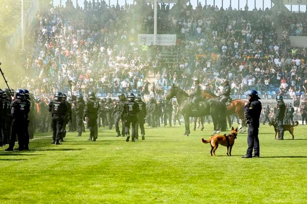 Police riding squadron on the pitch , Football, 3 Liga, Matchday 37, 2024 2025, SV Waldhof Mannheim vs Dynamo Dresden, 10 05 2025, Carl Benz Stadion, Mannheim, Germany DFB REGULATIONS PROHIBIT ANY USE OF PHOTOGRAPHS AS IMAGE SEQUENCES AND OR QUASI VIDEO Mannheim Carl Benz Stadion Baden Württemberg Germany Copyright: xGrantxHubbsx