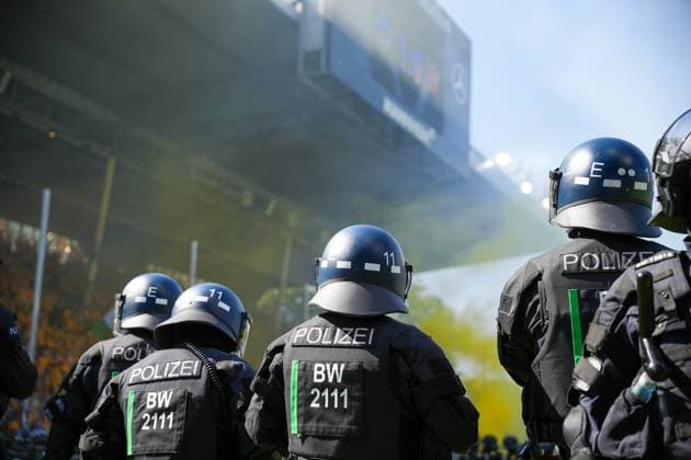 Football 3 Liga, Matchday 37, SV Waldhof Mannheim Dynamo Dresden on 10 05 2025 in Mannheim Carl Benz Stadion , Germany, Season 2024 2025 DFL REGULATIONS PROHIBIT ANY USE OF PHOTOGRAPHS AS IMAGE SEQUENCES AND OR QUASI VIDEO Police operation in Mannheim Mannheim Carl Benz Stadion Germany Copyright: xChristophxKinzingerx
