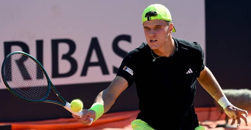 May 10, 2025, Rome: Jakub Mensik of the Czech Republic in action during his men s singles second round match against Matteo Gigante of Italy (not pictured) at the Italian Open tennis tournament in Rome, Italy, 10 May 2025. ANSA ETTORE FERRARI Italian Open Tennis Tournament  - ZUMAa110 20250510_zaf_a110_019 Copyright: xEttorexFerrarix