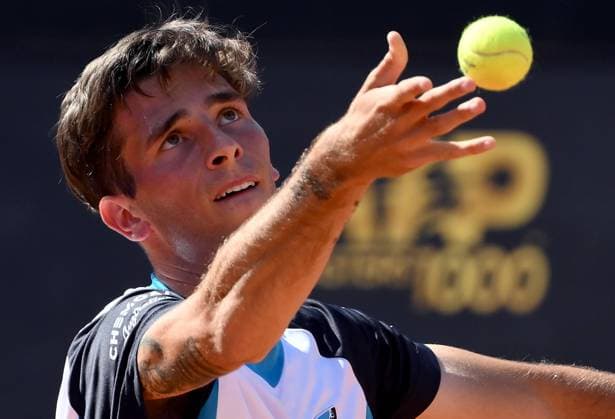 May 10, 2025, Rome: Matteo Gigante of Italy in action during his men s singles second round match against Jakub Mensik of the Czech Republic (not pictured) at the Italian Open tennis tournament in Rome, Italy, 10 May 2025. ANSA ETTORE FERRARI Italian Open Tennis Tournament  - ZUMAa110 20250510_zaf_a110_021 Copyright: xEttorexFerrarix