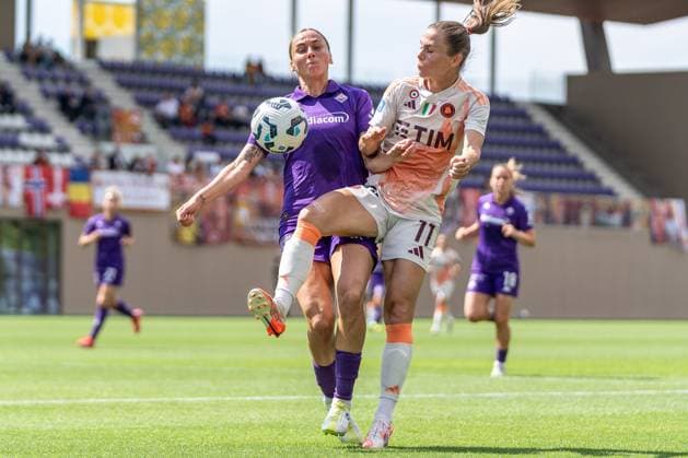 11 Emilie Haavi (Roma Women) vs 16 Kaja Erzen (Fiorentina Femminile) during ACF Fiorentina vs AS Roma, Italian football Serie A Women match in Bagno a Ripoli (FI), Italy, May 10 2025  Copyright: xSaraxEsposito IPAxSportx xipa-agency.netx xx IPA_57492368 IPA_Agency_IPA57492368