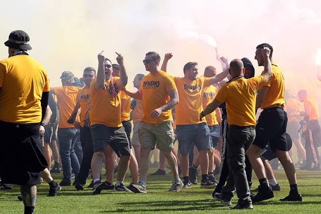 10 05 2025, xrekx, Fussball 3 Liga, SV Waldhof Mannheim Dynamo Dresden v l Platzsturm Dynamo Fans DFL DFB REGULATIONS PROHIBIT ANY USE OF PHOTOGRAPHS as IMAGE SEQUENCES and or QUASI VIDEO Mannheim