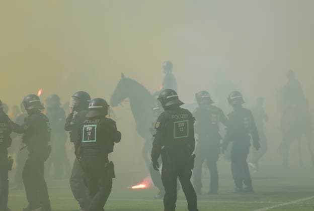 10 05 2025, xhettx, Soccer 3 Liga, SV Waldhof Mannheim Dynamo Dresden v l Visiting fans celebrate promotion by storming the pitch DFL DFB REGULATIONS PROHIBIT ANY USE OF PHOTOGRAPHS as IMAGE SEQUENCES and or QUASI VIDEO