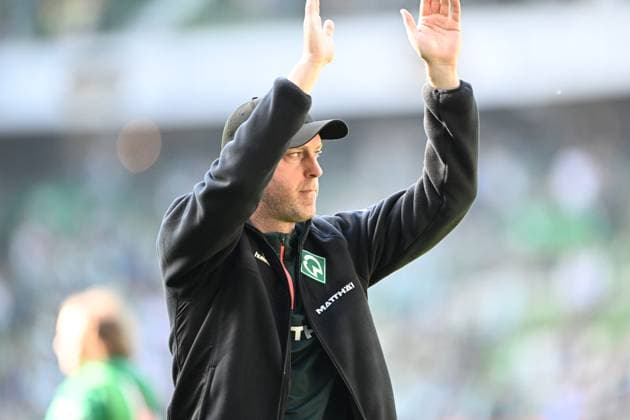 GER, 1 FBL, SV Werder Bremen vs RB Leipzig 10 05 2025, wohninvest Weserstadion, Bremen, GER, 1 FBL, SV Werder Bremen vs RB Leipzig in picture picture shows end of match final score 0 0 Thanks to the fans after the match Coach Ole Werner Werder Bremen nordphotoxGmbHx xKokenge nph00001