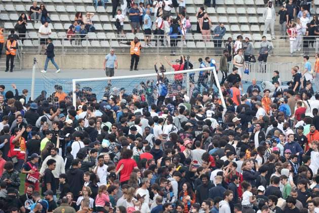 Bilder des Jahres 2025, Sport 05 Mai Sport Themen der Woche KW19 Sport Bilder des Tages FOOTBALL : Paris FC Vs AC Ajaccio - Ligue 2 BKT - 10 05 2025 Joie Paris FC - Envahissement de terrain a Charlety pour la montee du PFC en Ligue 1 ParisFrance  Copyright: xMichtofx