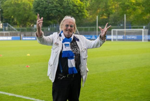 Soccer, Women, Season 2024 2025, Regionalliga Nordost 19 Matchday , Hertha BSC FC Viktoria 89 Berlin, Frank Zander sang his Hertha Hymne Nur nach Hause with changed lyrics for the women of Hertha, 10 05 2025, Copyright: xMatthiasxKochx