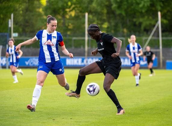 Soccer, Women, Season 2024 2025, Regionalliga Nordost 19 Matchday , Hertha BSC FC Viktoria 89 Berlin, f l Clara Dreher Hertha BSC , Eunice Beckmann FC Viktoria 1889 Berlin , 10 05 2025, Copyright: xMatthiasxKochx