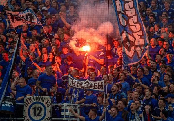 Soccer, Men, Season 2024 2025, 2 Bundesliga 33 Matchday , Hamburger SV SSV Ulm, Fans of HSV ignite pyrotechnics, 10 05 2025, Copyright: xSebastianxRäppold MatthiasxKochx