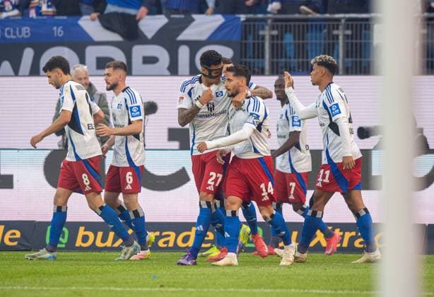 Soccer, Men, Season 2024 2025, 2 Bundesliga 33 Matchday , Hamburger SV SSV Ulm, f l Davie Selke HSV , Ludovit Reis HSV , Cheering after goal to 1 1, 10 05 2025, Copyright: xSebastianxRäppold MatthiasxKochx