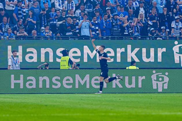 Goal celebration after goal to 0 1 Tom Gaal SSV Ulm 1846, 04 GER, Hamburger SV vs SSV Ulm, Football, 2 Bundesliga, Matchday 33, Season 2024 2025, 10 05 2025 DFL REGULATIONS PROHIBIT ANY USE OF PHOTOGRAPHS AS IMAGE SEQUENCES AND OR QUASI VIDEO GER, Hamburger SV vs SSV Ulm, Football, 2 Bundesliga, Matchday 33, Season 2024 2025, 10 05 2025 Hamburg Copyright: xEibner-Pressefoto MarcelxvonxFehrnx EP_MFN