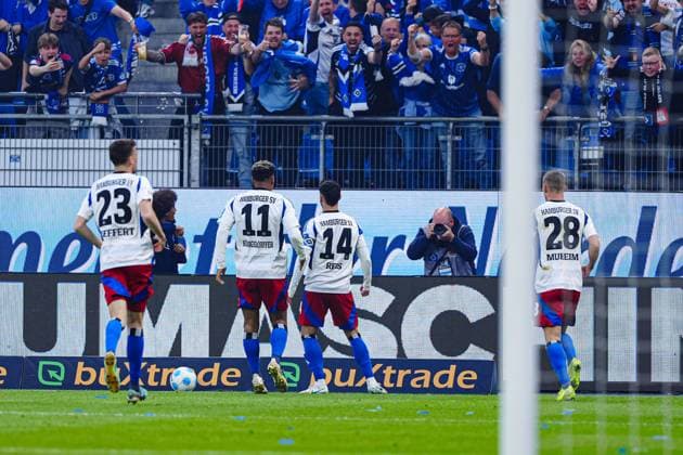 Goal celebration Hamburger SV after goal to 1 1 Ludovit Reis Hamburger SV, 14 GER, Hamburger SV vs SSV Ulm, Football, 2 Bundesliga, Matchday 33, Season 2024 2025, 10 05 2025 DFL REGULATIONS PROHIBIT ANY USE OF PHOTOGRAPHS AS IMAGE SEQUENCES AND OR QUASI VIDEO GER, Hamburger SV vs SSV Ulm, Football, 2 Bundesliga, Matchday 33, Season 2024 2025, 10 05 2025 Hamburg Copyright: xEibner-Pressefoto MarcelxvonxFehrnx EP_MFN