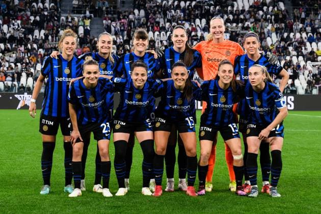 Players of Inter pose for a team photo prior to the Serie A women soccer match between Juventus and Inter at Allianz Stadium in Turin, Italy - Saturday, May 10, 2025.  Copyright: xLaPresse NicoloxCampox