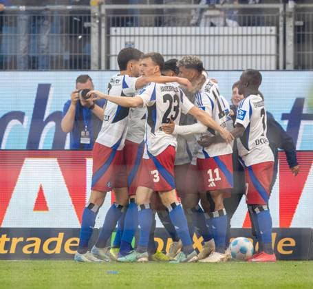 Soccer, Men, Season 2024 2025, 2 Bundesliga 33 Matchday , Hamburger SV SSV Ulm, Hamburg cheers after goal to 1 1, 10 05 2025, Copyright: xSebastianxRäppold MatthiasxKochx