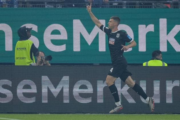 Soccer 2 Bundesliga 33 Matchday Hamburger SV SSV Ulm 1846 Soccer on 10 05 2025 at Volksparkstadion in Hamburg Goal celebration to 0 1 by Niclas Thiede Ulm DFL regulations prohibit any use of photographs as image sequences and or quasi video xJRx
