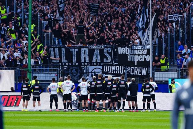 SSV Ulm in front of the fans GER, Hamburger SV vs SSV Ulm, Football, 2 Bundesliga, Matchday 33, Season 2024 2025, 10 05 2025 DFL REGULATIONS PROHIBIT ANY USE OF PHOTOGRAPHS AS IMAGE SEQUENCES AND OR QUASI VIDEO GER, Hamburger SV vs SSV Ulm, Football, 2 Bundesliga, Matchday 33, Season 2024 2025, 10 05 2025 Hamburg Copyright: xEibner-Pressefoto MarcelxvonxFehrnx EP_MFN